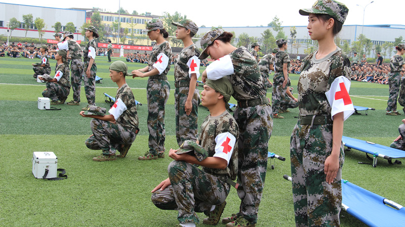 2015级新生军训特色项目——创伤急救培训