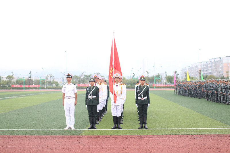 学院隆重举行2015级新生军训汇报表演暨开学典礼仪式