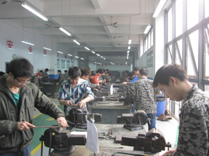 轨道车辆与机械系组织2013级学生参加国家职业技能鉴定考试