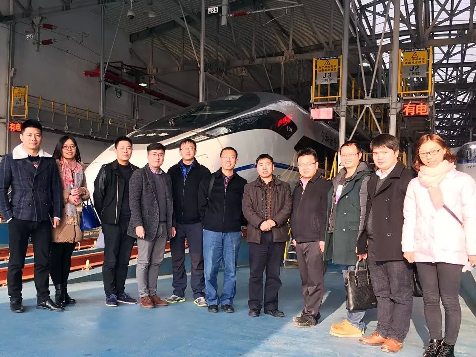 轨道车辆与机械系教师调研重庆北动车所