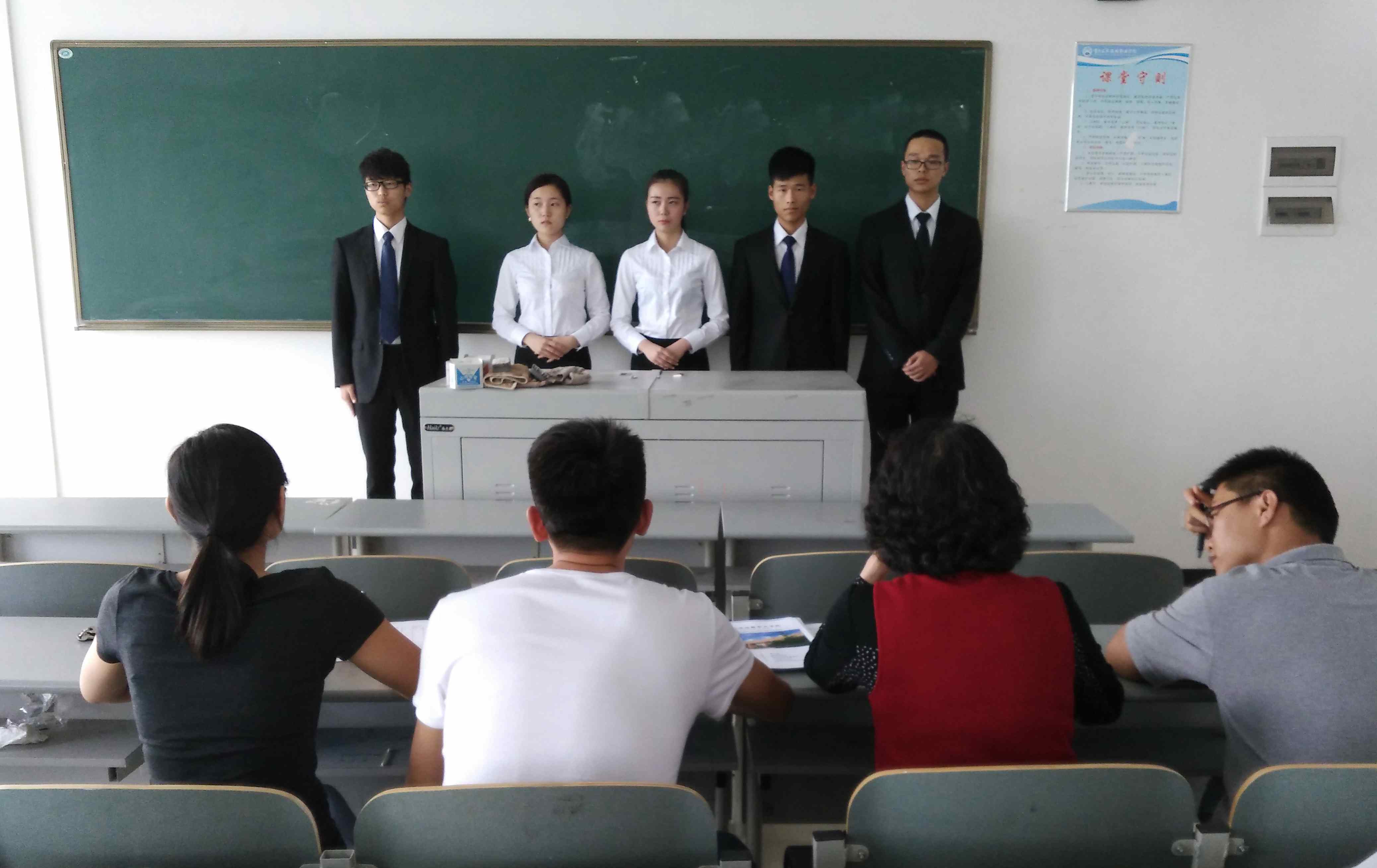 轨道电气系2014级学生模拟面试顺利开展