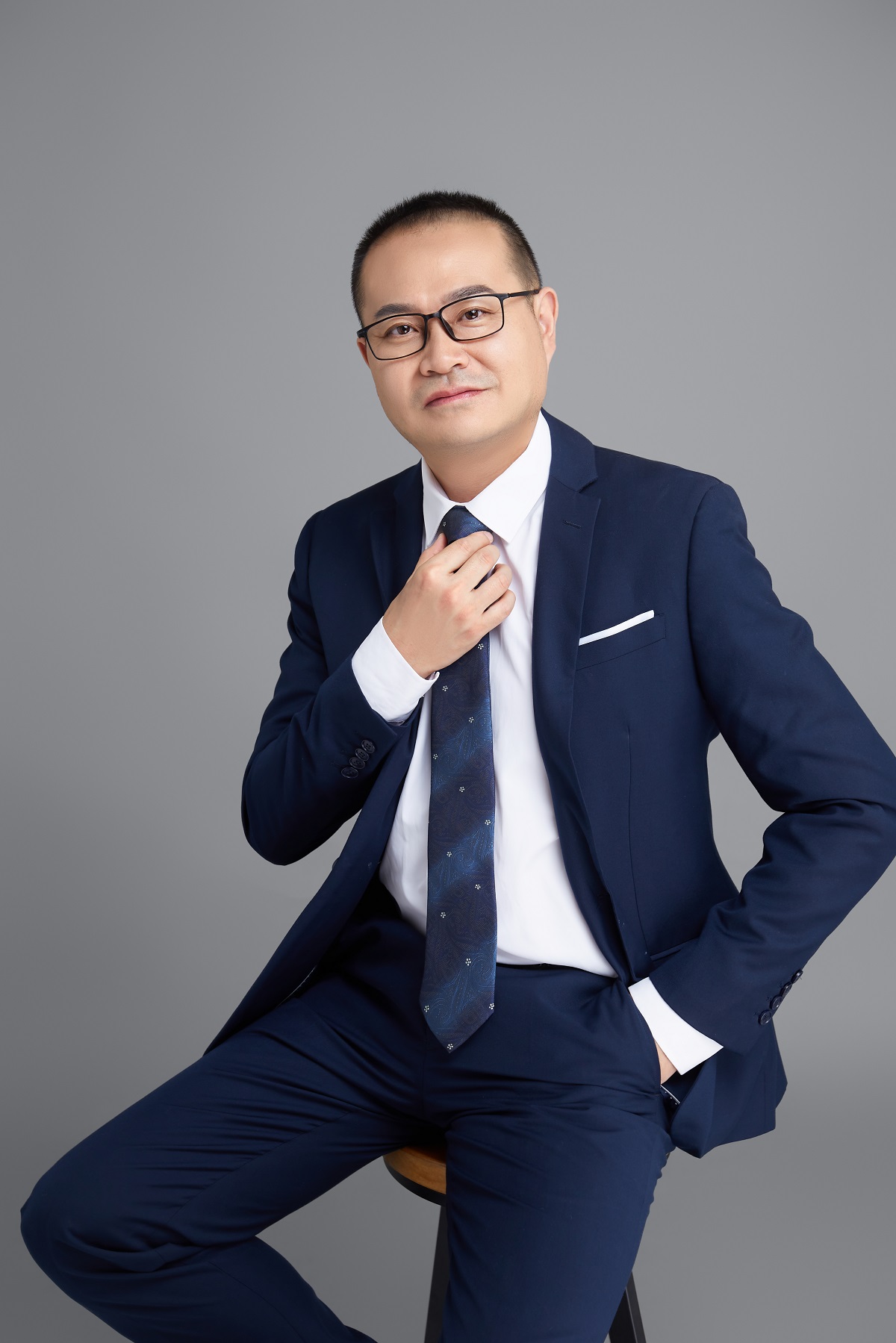 轨道交通学院专任教师,铁道机车运用与维护专业负责人,原重庆通信学院