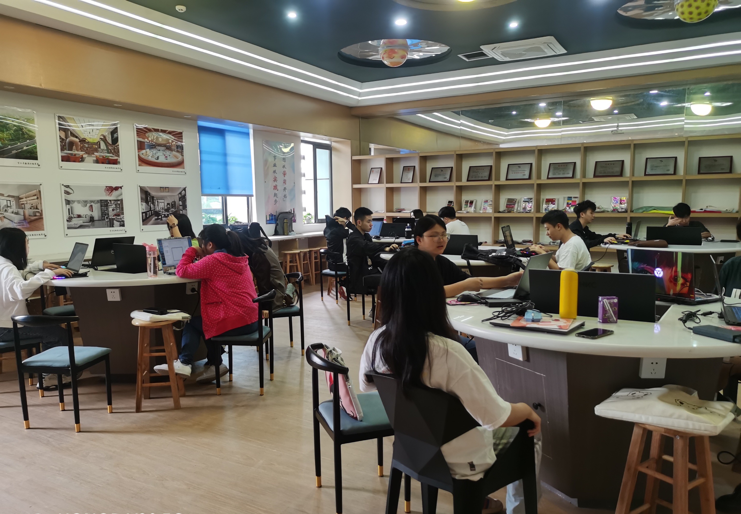 重庆运输职院获批重庆市CMF设计工作室 - 学校动态 - 重庆公共运输职业学院