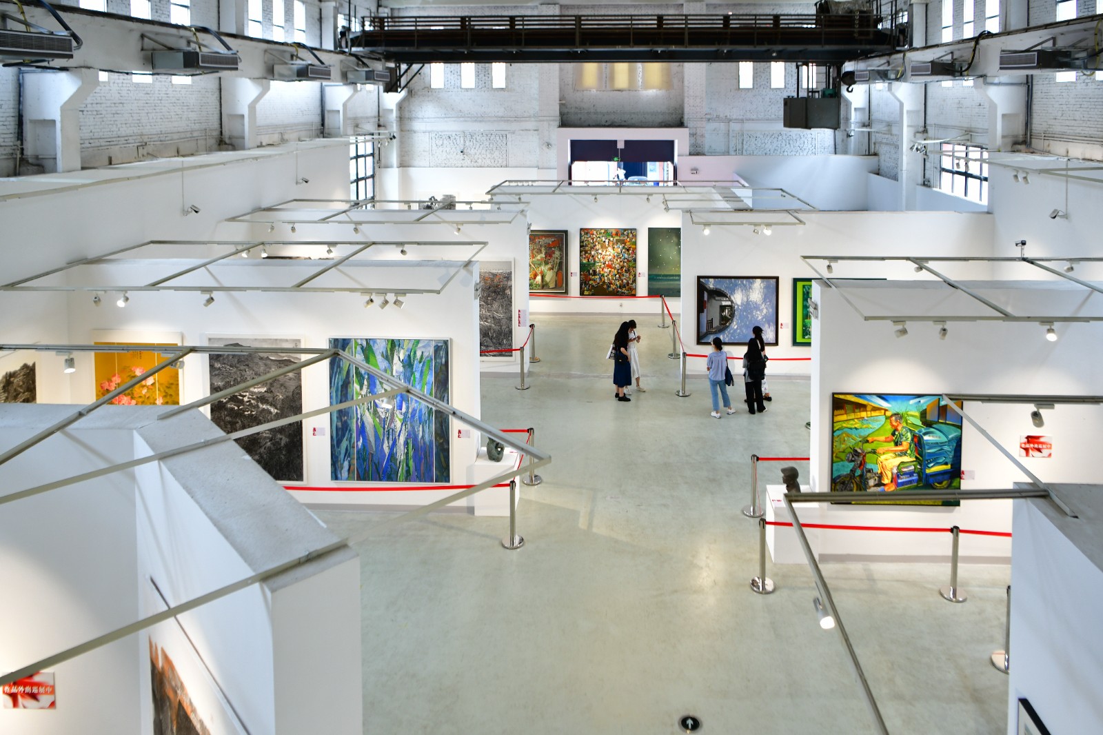 到九龙坡区黄桷坪廉洁文化艺术展览馆,集中参观"红岩清风"廉洁文化