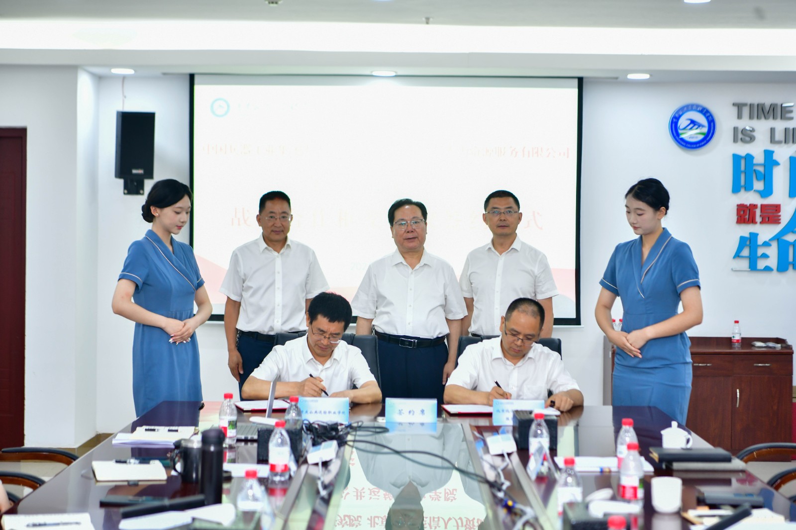 我校与北京北方至信人力资源服务有限公司签订合作框架协议