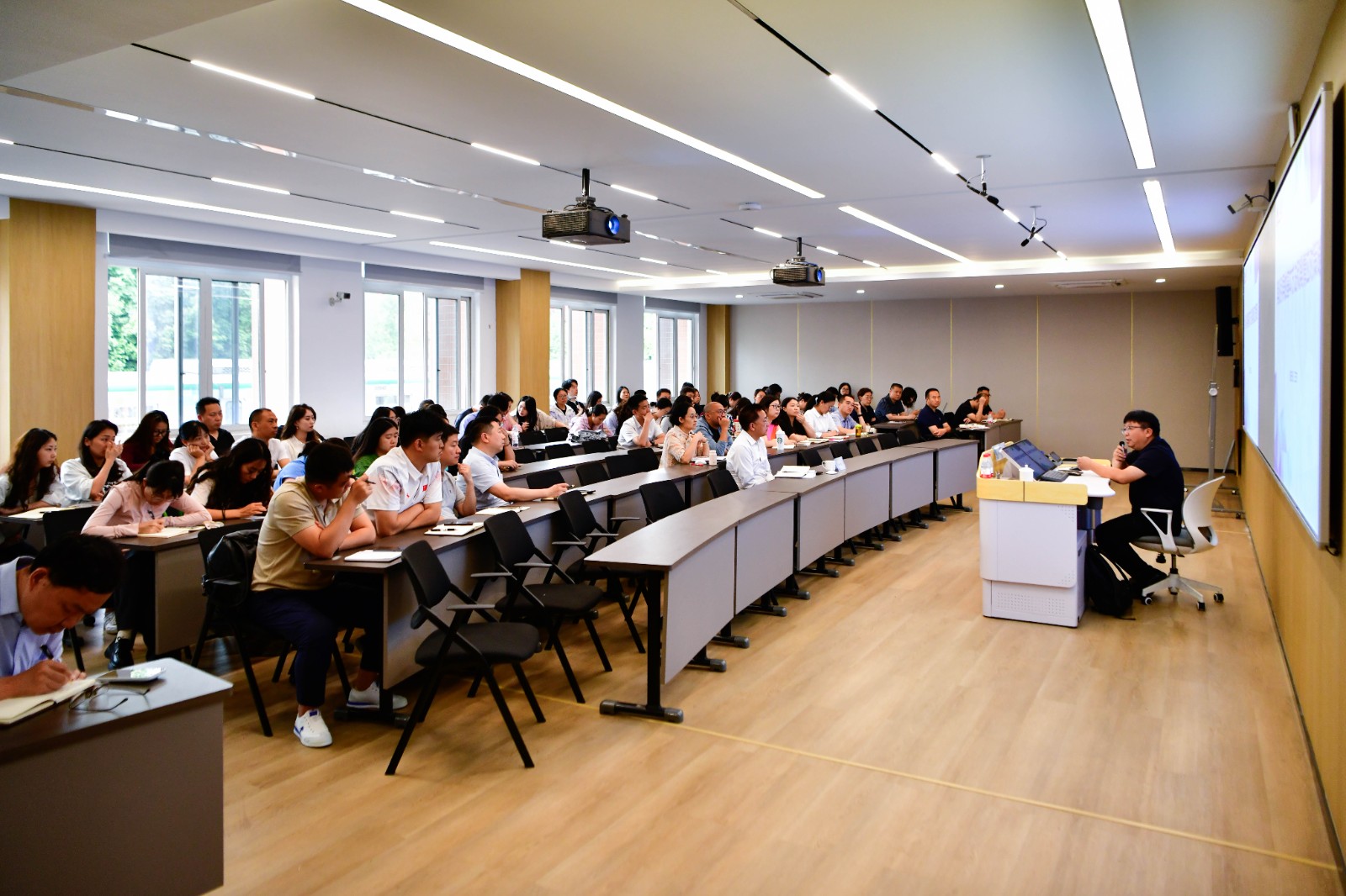 学校举行2026年上半年意识形态专题培训