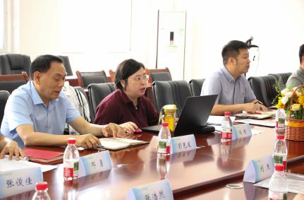 轨道交通学院召开2026级人才培养方案专家审定会
