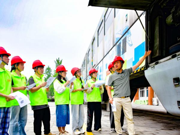 实车实景 轨道交通学院这堂跨座式轨道转向架结构认知课效果实打实