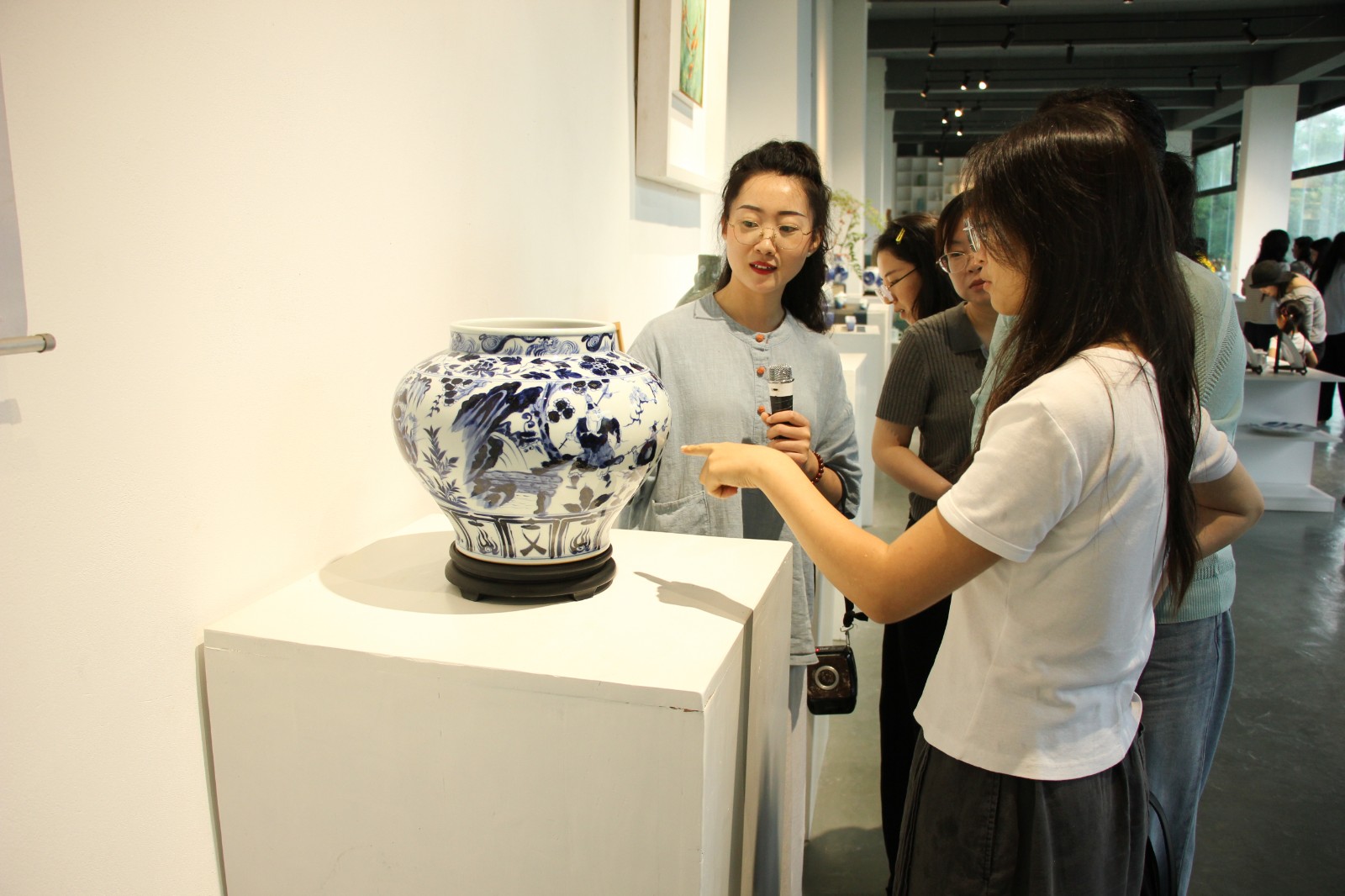 学校开展教职工陶艺文化体验兴趣课堂活动