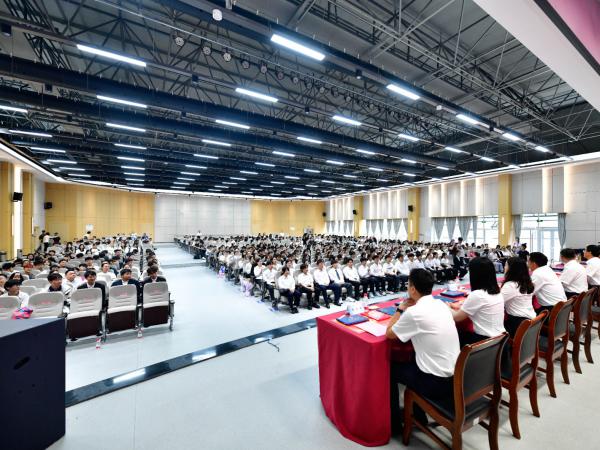 感恩奋进筑梦新程  我校2026届毕业典礼盛大举行