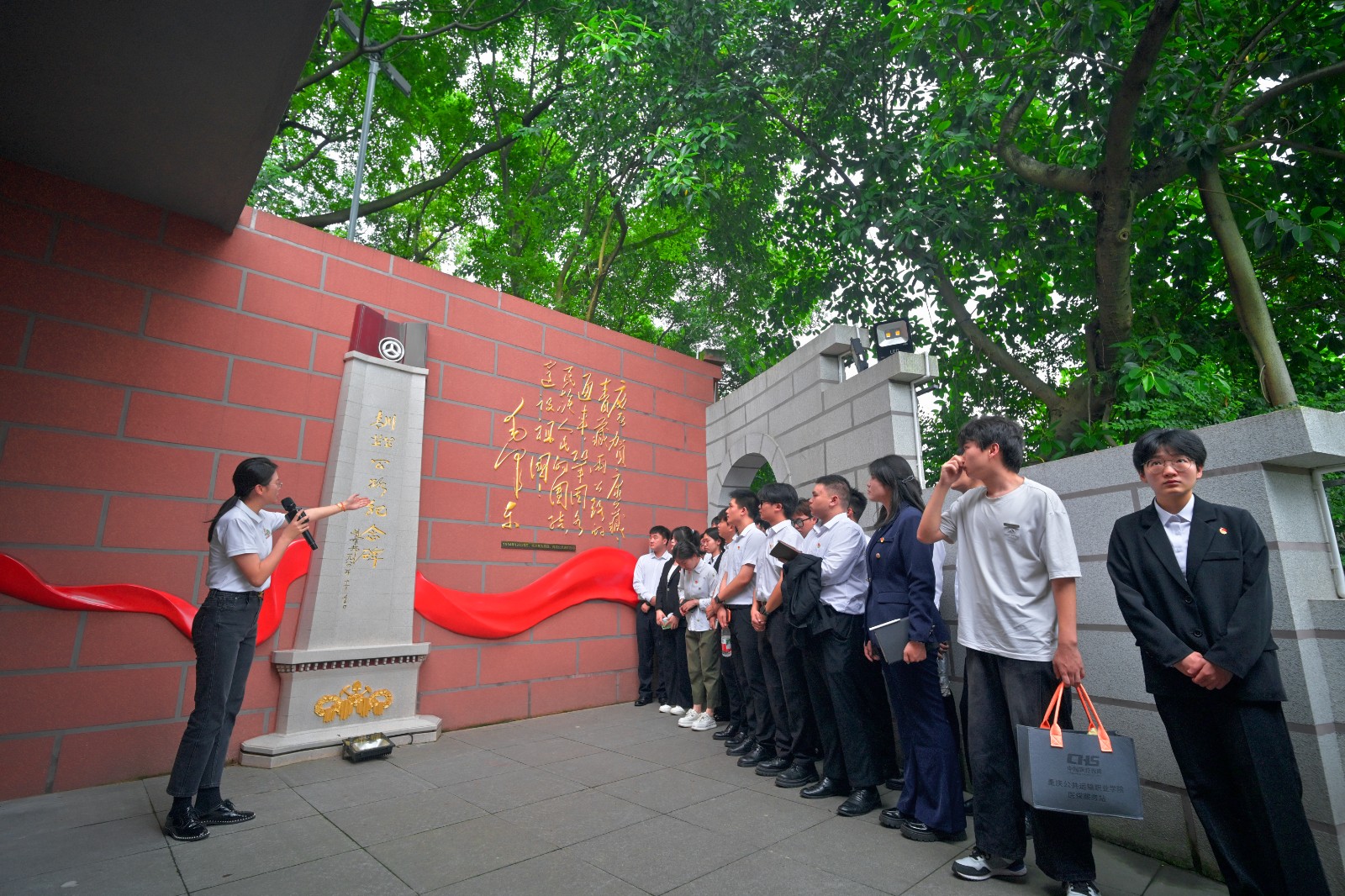 学校组织师生代表到重庆交通大学观摩学习