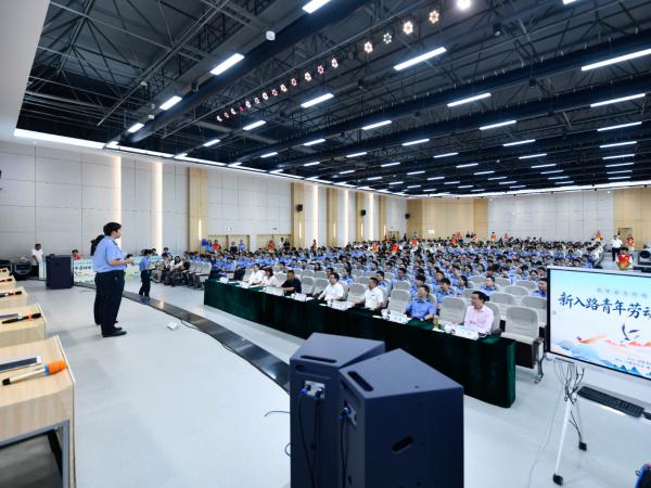 中国铁路成都局集团新入路青年劳动安全知识竞赛在我校举行