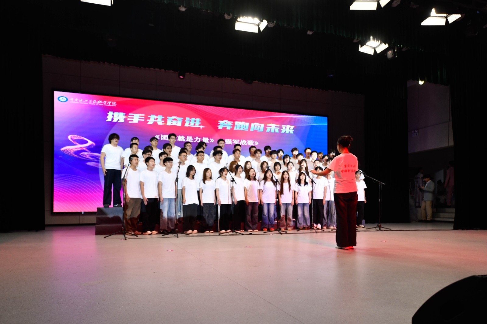 智能装备学院举办新生合唱比赛